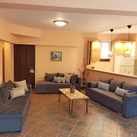 Christie'S Ground Floor Apartment By The Sea Kato Gatzea Esterno foto