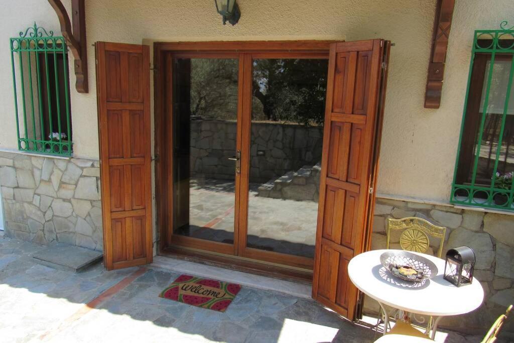 Christie'S Ground Floor Apartment By The Sea Kato Gatzea Esterno foto