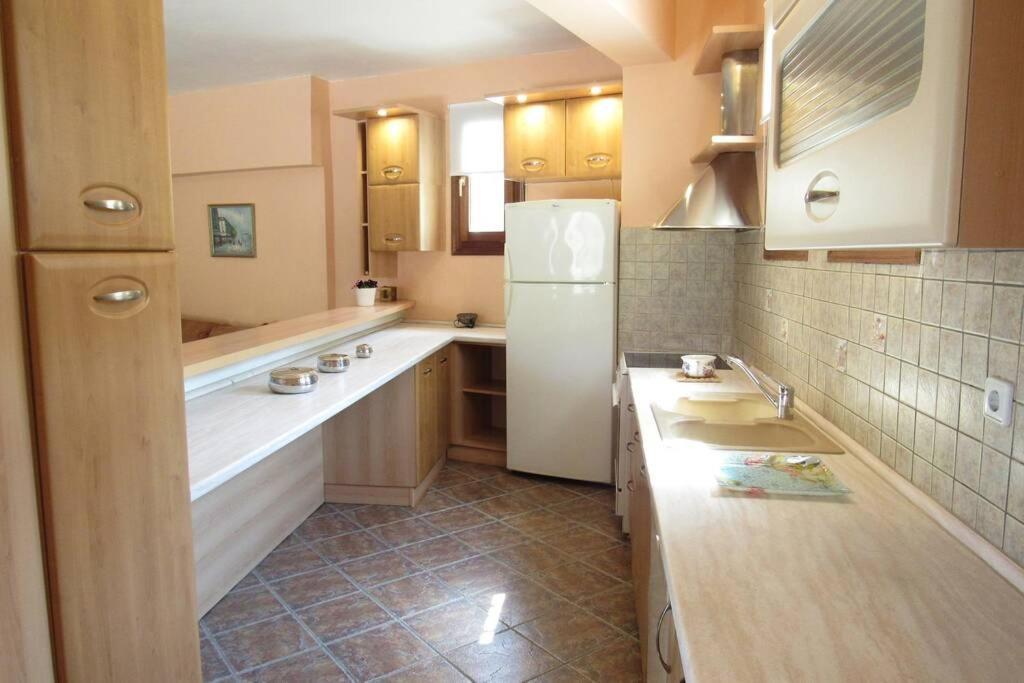 Christie'S Ground Floor Apartment By The Sea Kato Gatzea Esterno foto