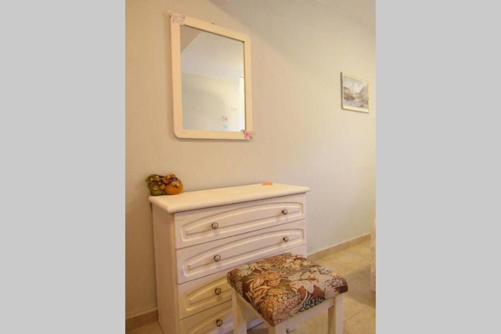 Christie'S Ground Floor Apartment By The Sea Kato Gatzea Esterno foto